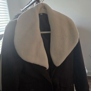 Elegant Women's Teddy Jacket with Cream Collar